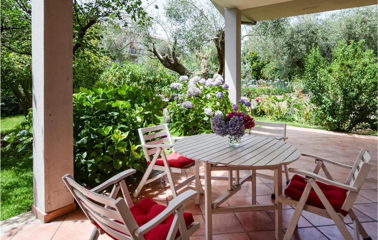 Cozy Home In Anguillara Sabazia With Kitchenette Bagian luar foto