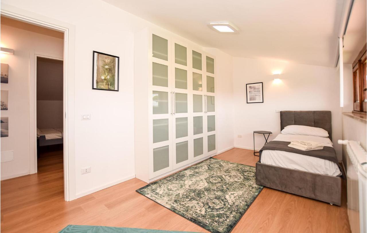 Cozy Home In Anguillara Sabazia With Kitchenette Bagian luar foto