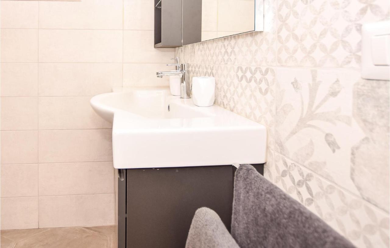 Cozy Home In Anguillara Sabazia With Kitchenette Bagian luar foto