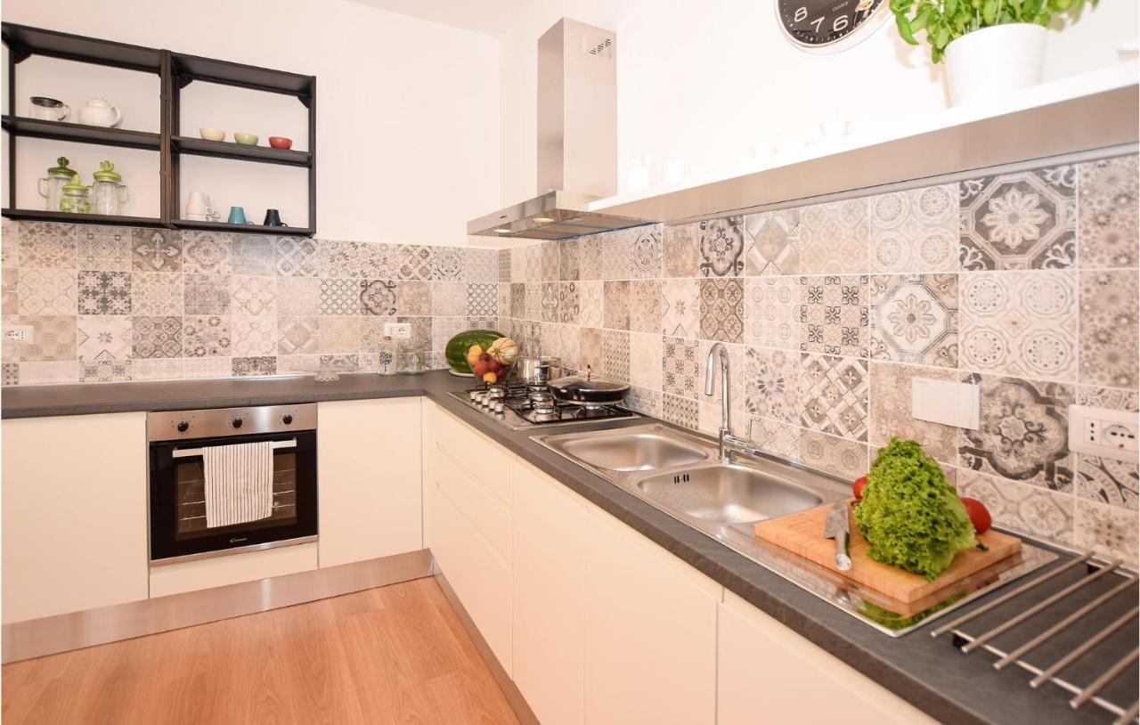 Cozy Home In Anguillara Sabazia With Kitchenette Bagian luar foto