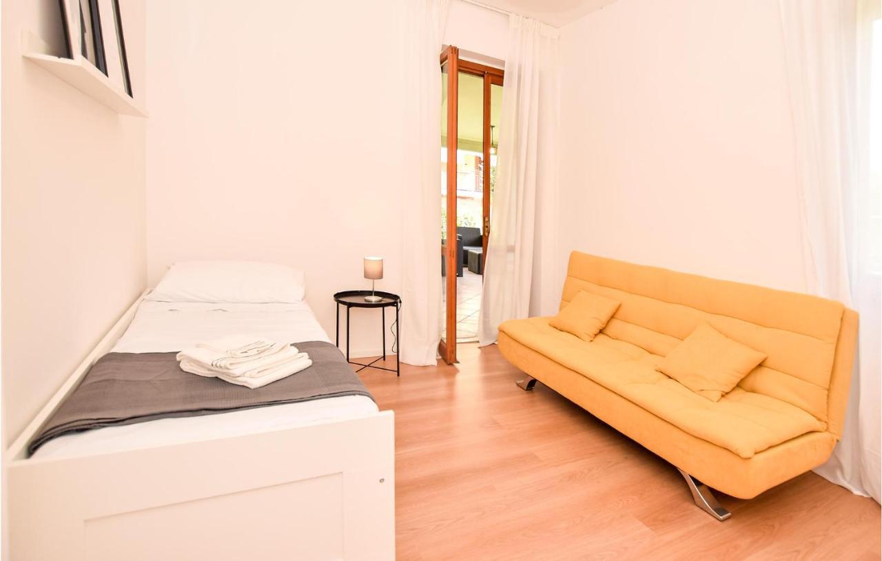 Cozy Home In Anguillara Sabazia With Kitchenette Bagian luar foto